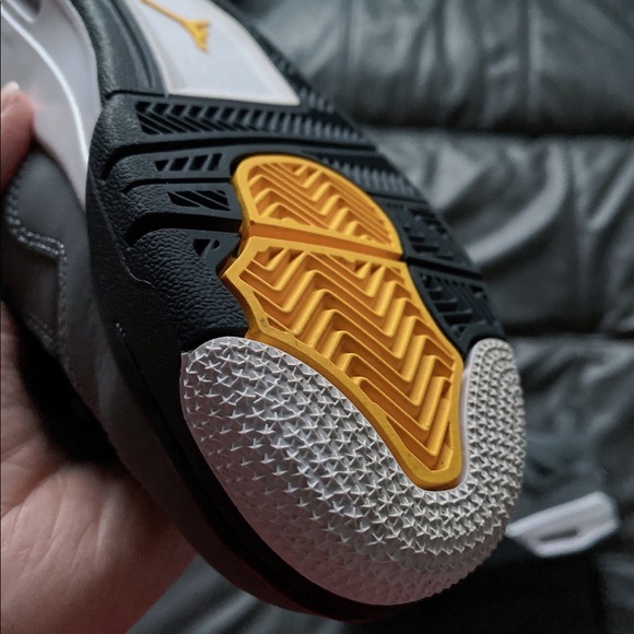 Cool grey Jordan 4 - Picture 4 of 6